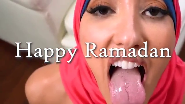 Развратные арабки с аппетитом сосут члены в видео от первого лица